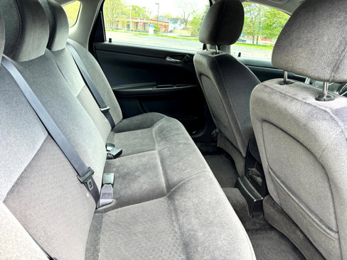 Used 2011 Chevrolet Impala LT image 39