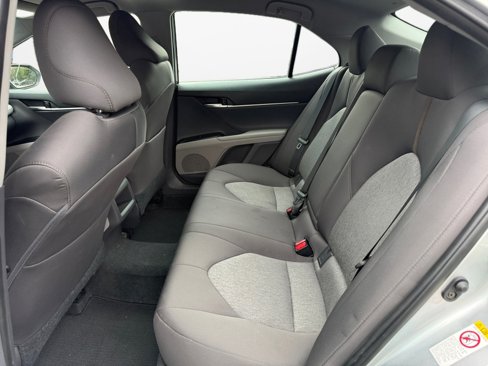 Used 2018 Toyota Camry LE image 15