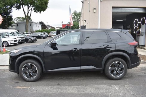 Used 2024 Nissan Rogue SV image 9