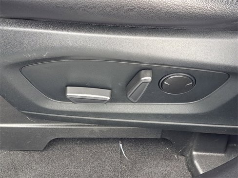 Used 2020 Ford Explorer XLT w/ Equipment Group 202A image 9