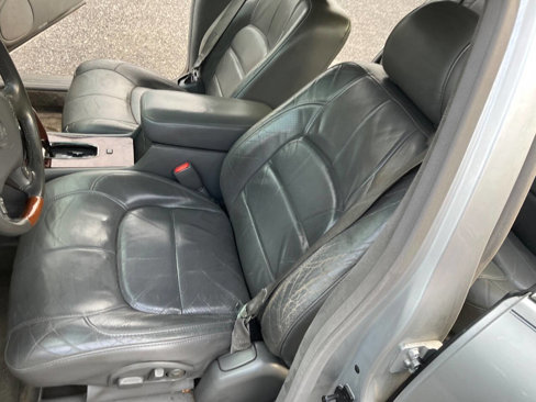 Used 2002 Cadillac De Ville DTS w/ Premium Equipment Pkg image 31