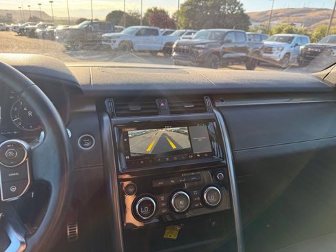 Used 2018 Land Rover Discovery HSE Luxury image 15
