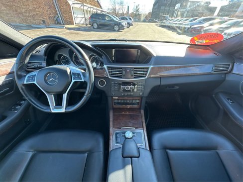 Used 2013 Mercedes-Benz E 350 4MATIC Sedan image 32