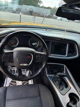 Used 2017 Dodge Challenger SXT image 18
