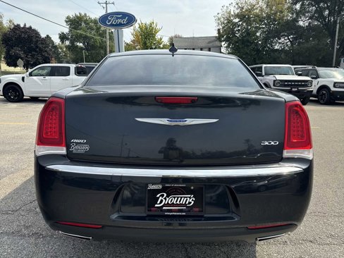 Used 2018 Chrysler 300 Touring image 7