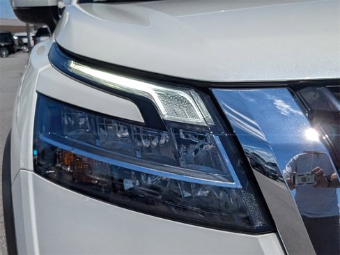 Used 2023 Nissan Pathfinder SL image 10