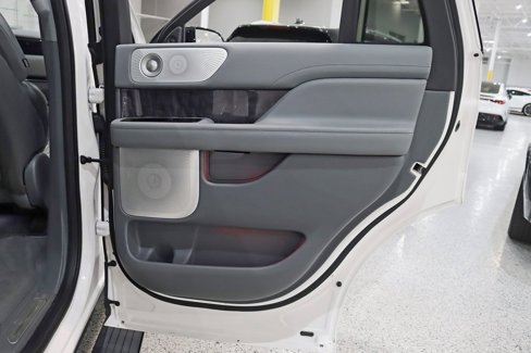 Used 2019 Lincoln Navigator Reserve image 40