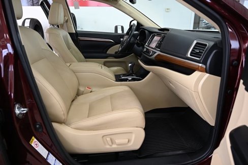 Used 2018 Toyota Highlander Limited Platinum image 9