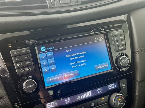 Used 2017 Nissan Rogue SL image 19
