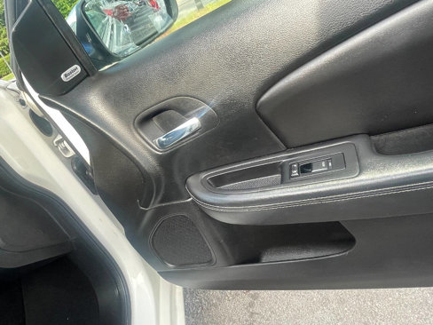 Used 2011 Chrysler 200 Limited image 21