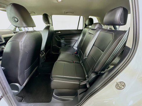 Used 2021 Volkswagen Tiguan SE image 23