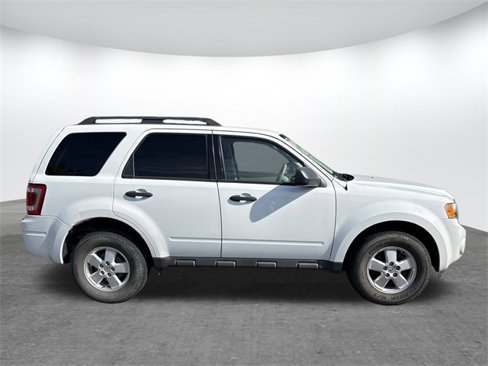 Used 2011 Ford Escape XLT image 3