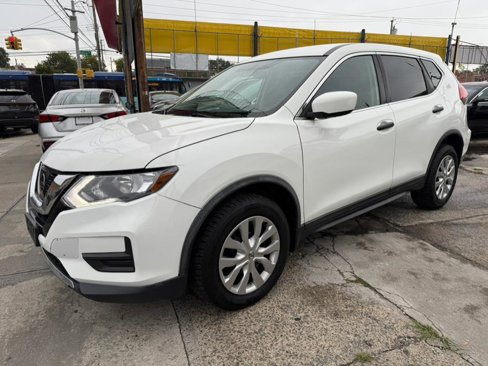 Used 2017 Nissan Rogue S image 3