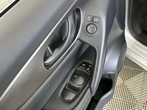 Used 2022 Nissan Rogue Sport S image 23