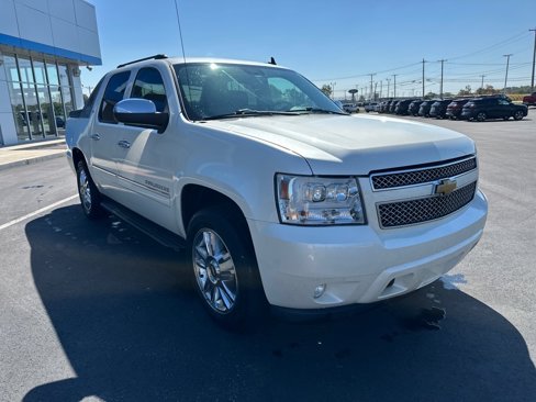 Used 2010 Chevrolet Avalanche LTZ image 3