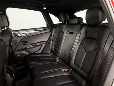 Certified 2025 Porsche Macan image 35