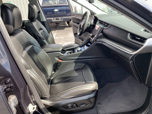 Used 2023 Jeep Grand Cherokee Limited image 28