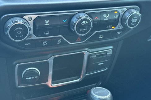 Used 2023 Jeep Gladiator Sport image 21