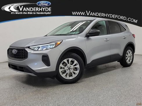 Used 2023 Ford Escape Active image 1