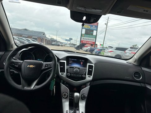 Used 2016 Chevrolet Cruze LT image 6