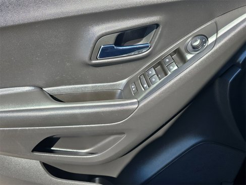 Certified 2022 Chevrolet Trax LT w/ Midnight Edition image 24