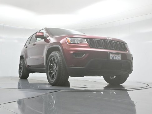Used 2017 Jeep Grand Cherokee Laredo image 47