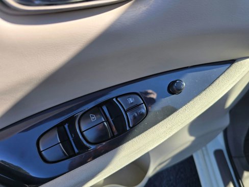 Used 2012 Nissan Leaf SL image 20