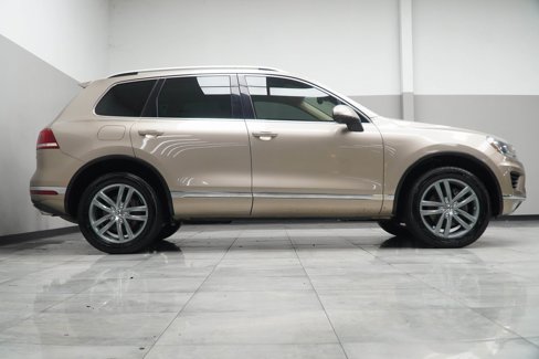 Used 2015 Volkswagen Touareg TDI image 6