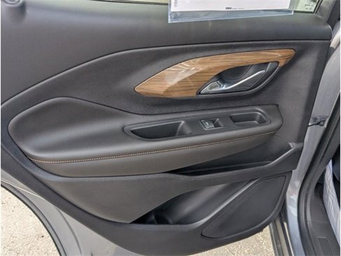Used 2020 GMC Terrain SLE w/ Driver Convenience Package image 11