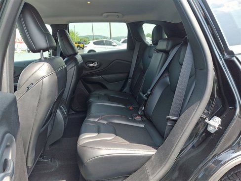 Used 2021 Jeep Cherokee Trailhawk image 10