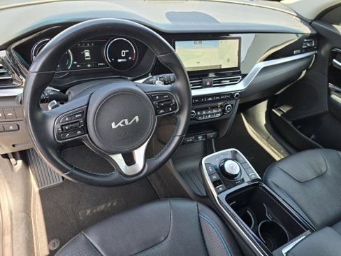 Used 2022 Kia Niro EX Premium image 19