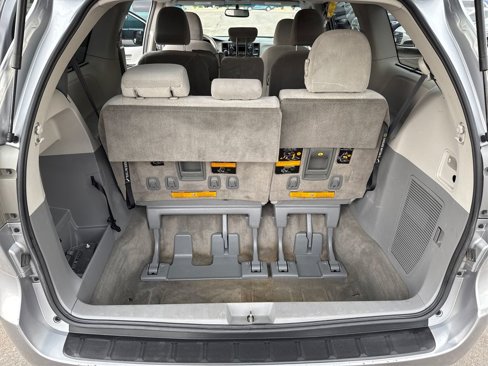 Used 2012 Toyota Sienna LE image 13