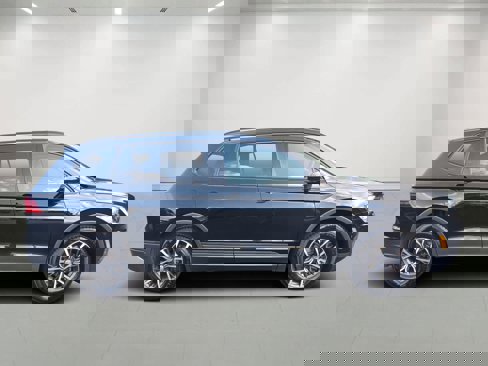 Used 2021 Volkswagen Tiguan S image 3