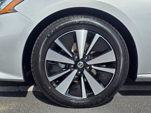 Used 2022 Nissan Altima 2.5 SV image 11