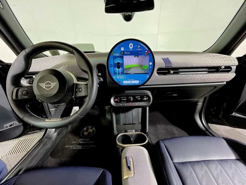 Used 2025 MINI Cooper 4-Door Hardtop image 15
