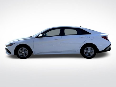 Certified 2025 Hyundai Elantra SE image 8