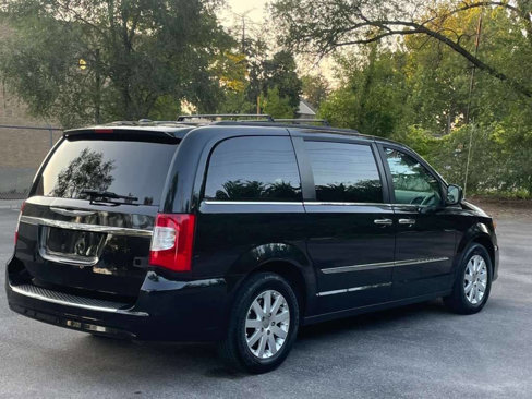 Used 2016 Chrysler Town & Country Touring w/ Driver Convenience Group image 4