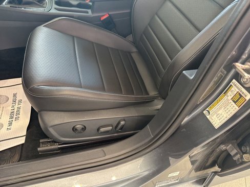 Used 2023 Volkswagen Jetta SE w/ Panoramic Sunroof Package image 21