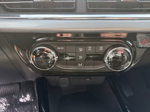 New 2025 Chevrolet Trax LT image 19