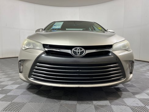 Used 2015 Toyota Camry LE image 5