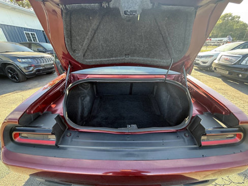 Used 2018 Dodge Challenger SXT image 17