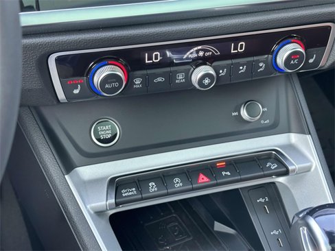 Certified 2025 Audi Q3 2.0T Premium image 31
