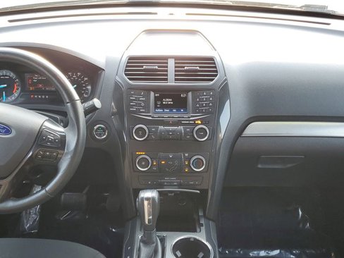 Used 2018 Ford Explorer XLT image 28