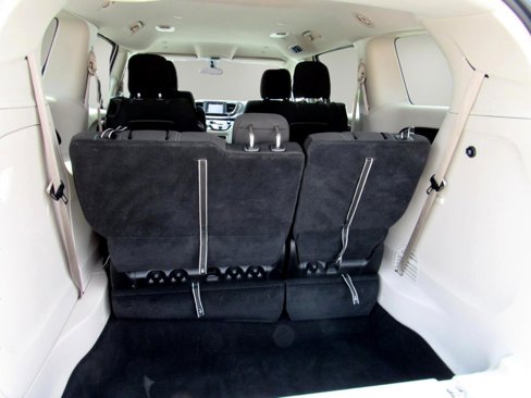 Used 2022 Chrysler Voyager LX image 34