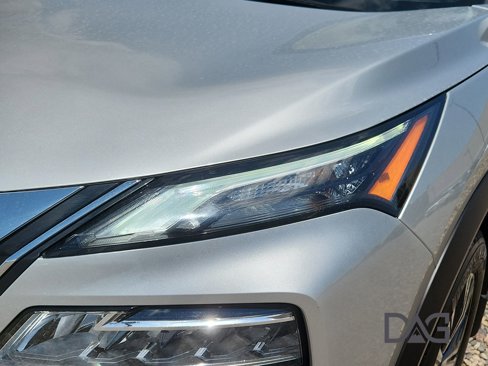 Used 2023 Nissan Rogue SV image 9