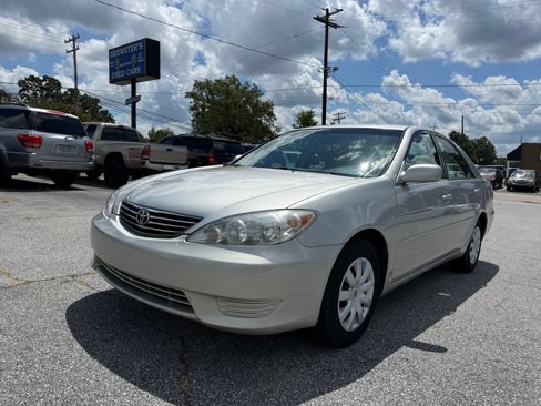 Used 2005 Toyota Camry LE image 1