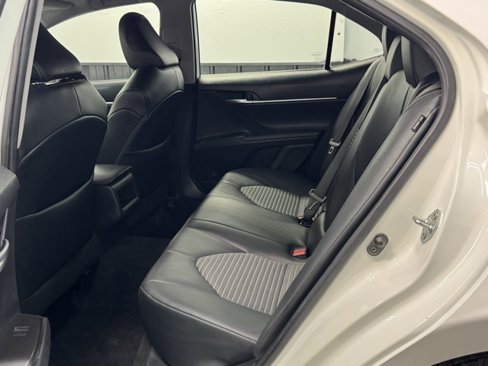 Used 2021 Toyota Camry SE w/ Cold Weather Package image 29