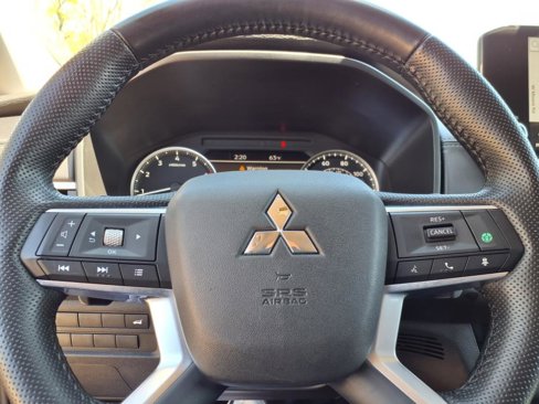 Used 2024 Mitsubishi Outlander SE Black Edition image 28