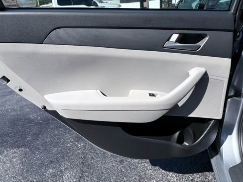 Used 2017 Hyundai Sonata SE image 13