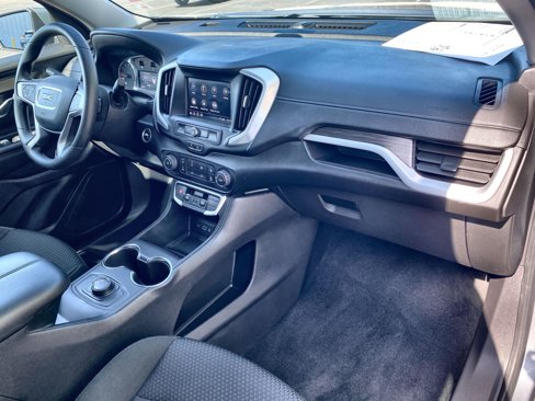Used 2024 GMC Terrain SLE image 28